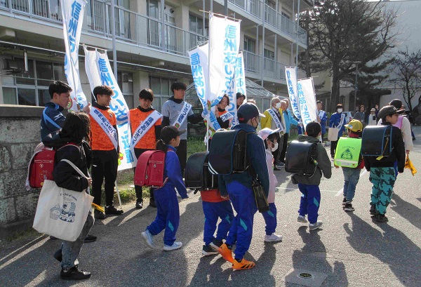 あいさつ運動の様子