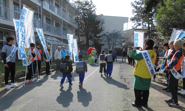 あいさつ運動の様子