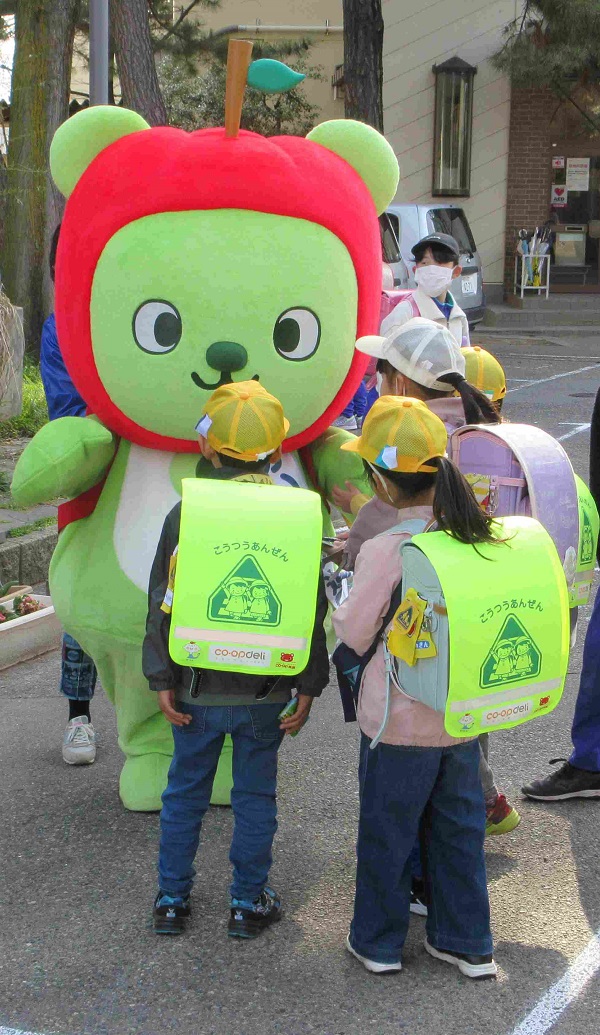 あいさつ運動の様子