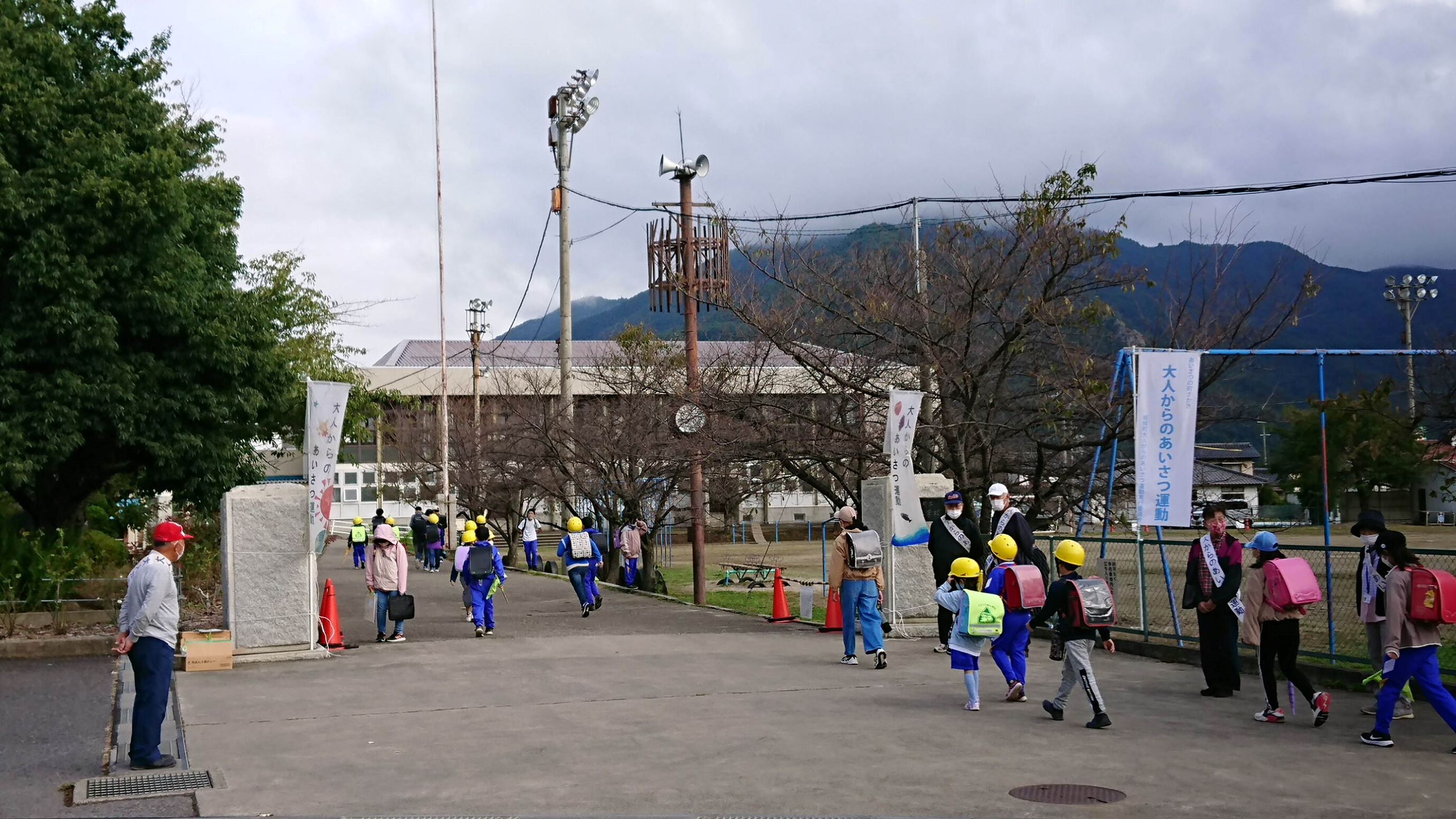 坂城町立村上小学校での信州あいさつ運動